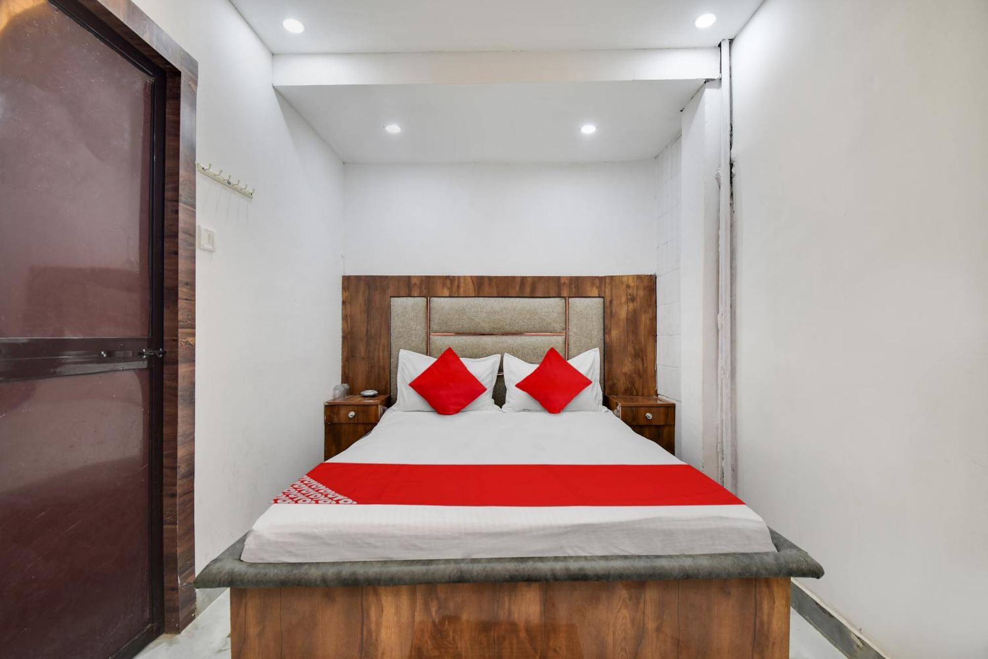 Hotel O Golden King Guest House Ню Делхи Екстериор снимка