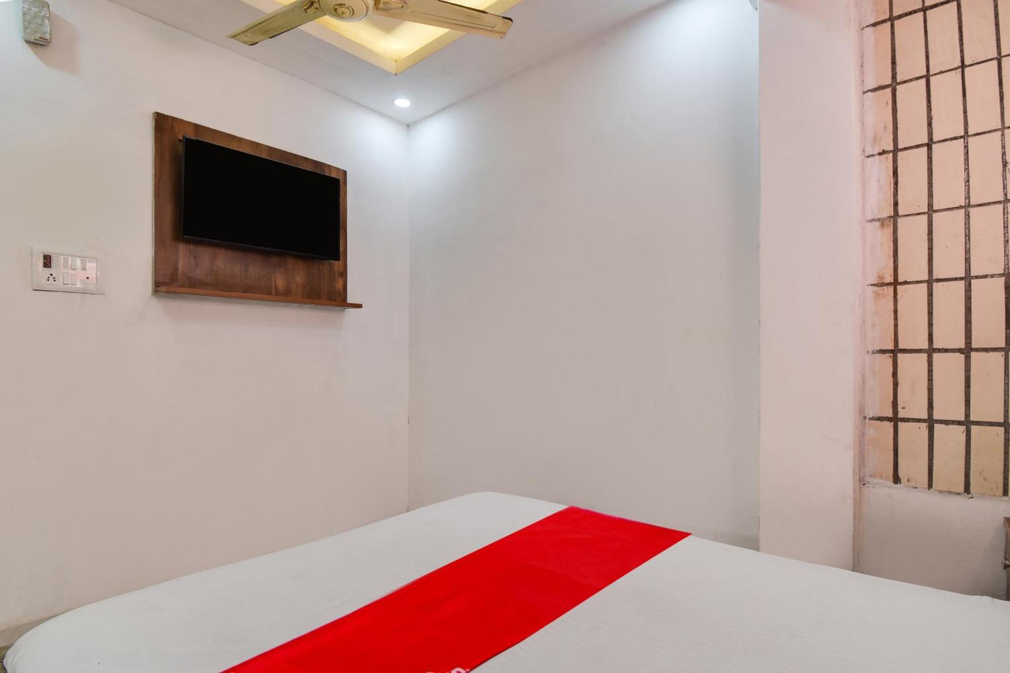 Hotel O Golden King Guest House Ню Делхи Екстериор снимка