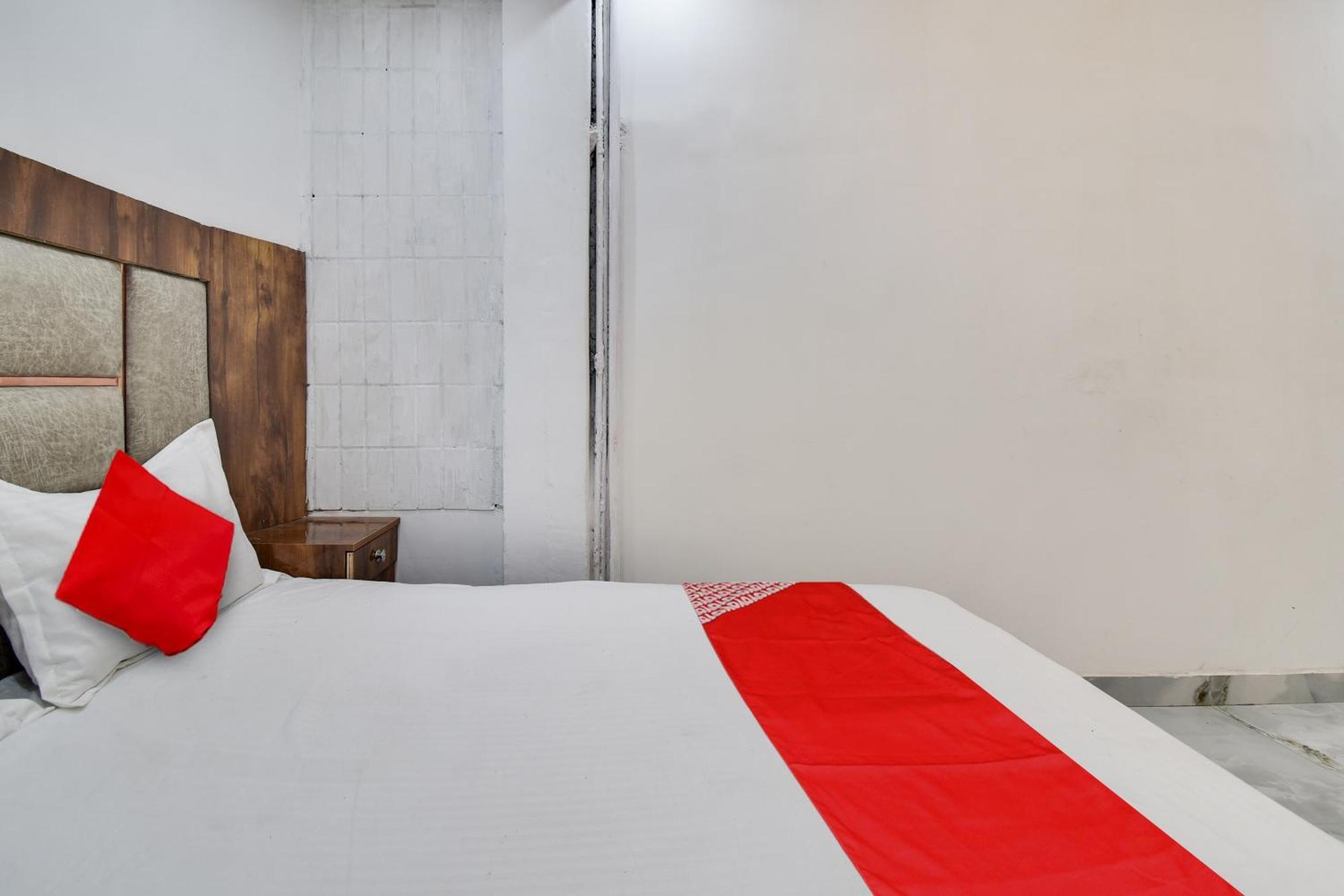 Hotel O Golden King Guest House Ню Делхи Екстериор снимка