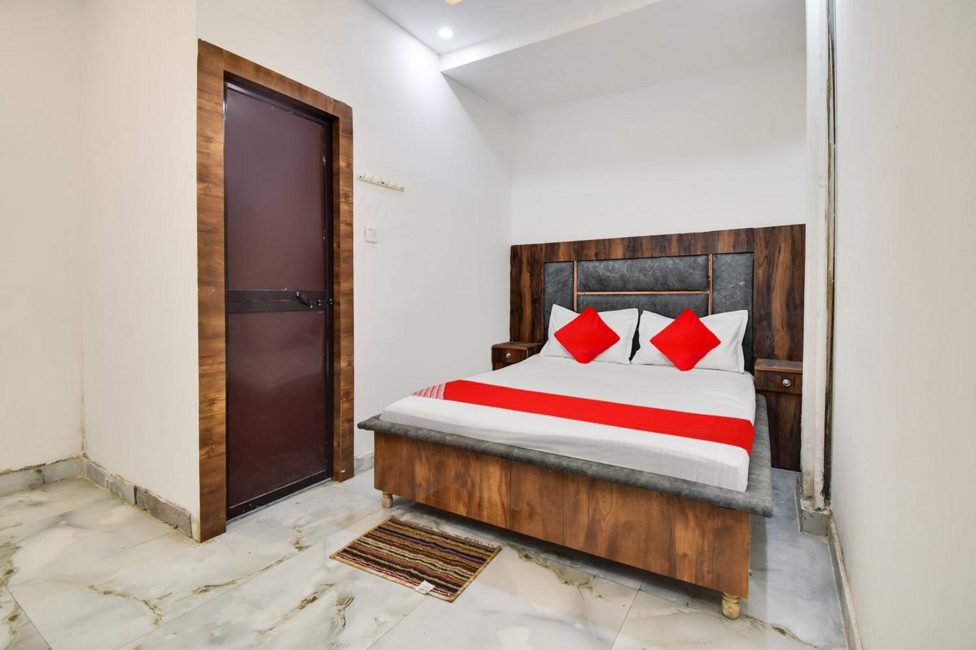 Hotel O Golden King Guest House Ню Делхи Екстериор снимка